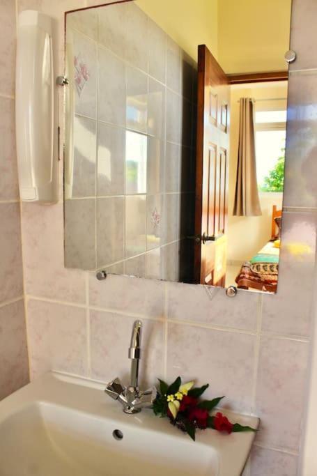 Tekauhivai Lodge Uturoa Ngoại thất bức ảnh
