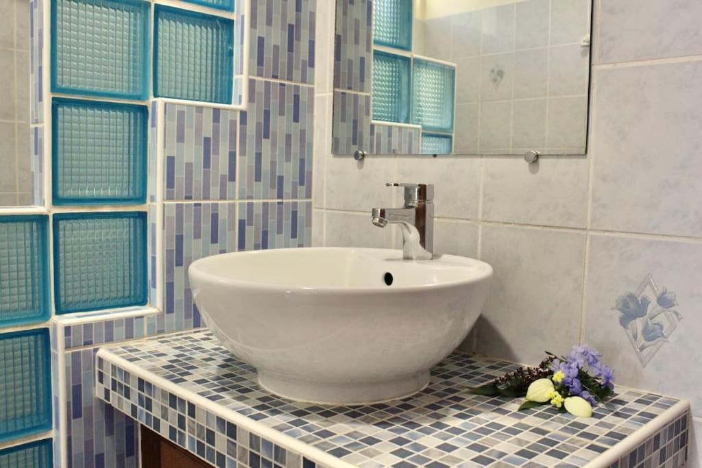 Tekauhivai Lodge Uturoa Ngoại thất bức ảnh